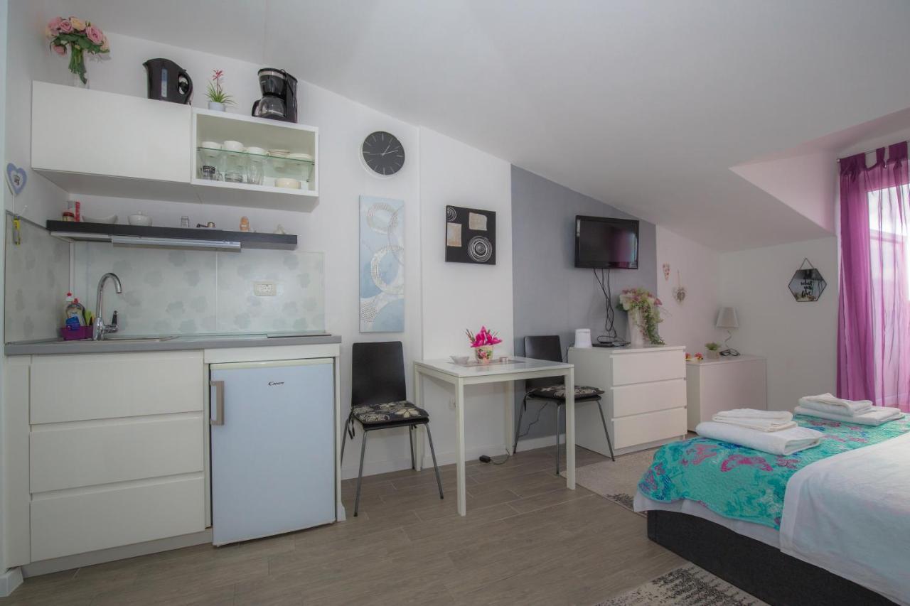 Apartmani Riva Rogoznica  Exteriér fotografie